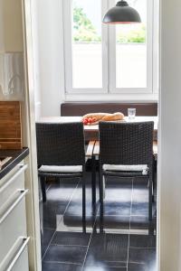 Posezení v ubytování PRIMERA Zimmer mit Gemeinschaftsbad