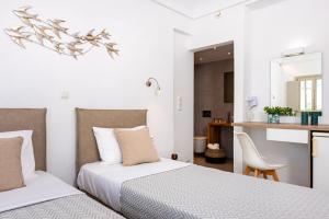 Łóżko lub łóżka w pokoju w obiekcie Kalisperis Hotel