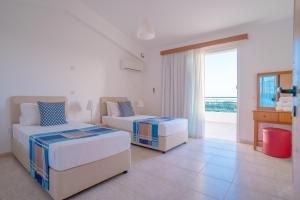 Un pat sau paturi într-o cameră la Bella Katerina by Prestige Bookings