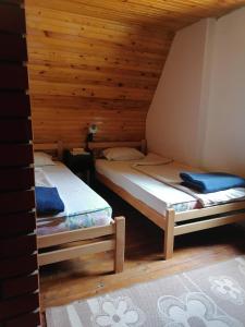 Postel nebo postele na pokoji v ubytování vila Borova glava
