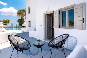 The swimming pool at or close to Kalisperis Hotel