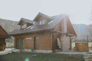 Budova, v ktorej sa chata v prírode nachádza