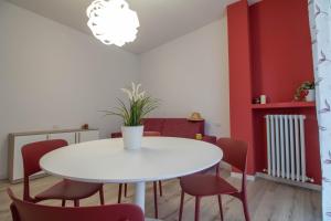 Dining area sa apartment