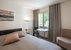 Postel nebo postele na pokoji v ubytování Hotel Hofgarten Luzern