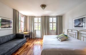 Postel nebo postele na pokoji v ubytování Hotel Hofgarten Luzern
