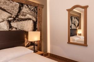 Łóżko lub łóżka w pokoju w obiekcie Hotel Hochfilzer