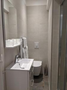 Afbeelding uit fotogalerij van Share Inn Appartements in Nice +21 foto's