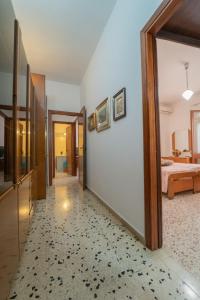 Ένα ή περισσότερα κρεβάτια σε δωμάτιο στο Via San Bartolomeo primo piano e terrazzo