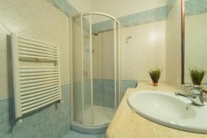 Ένα μπάνιο στο Via San Bartolomeo primo piano e terrazzo +17 φωτογραφίες