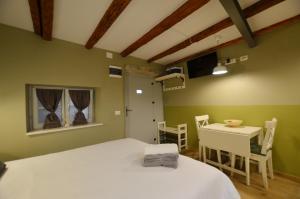 Μια τηλεόραση ή/και κέντρο ψυχαγωγίας στο Suite Lisa