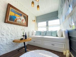 a window seat in a room with a painting at PROVENCE MANSİON ALAÇATI in Alacati