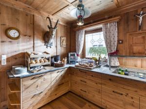 A kitchen or kitchenette at Hotel Glockenstuhl