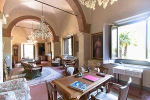Posedenie v ubytovaní Villa privata con piscina firenze chianti