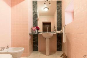 Kúpeľňa v ubytovaní Villa privata con piscina firenze chianti