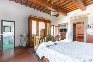 Televízia a/alebo spoločenská miestnosť v ubytovaní Villa privata con piscina firenze chianti