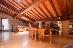 Kuchyňa alebo kuchynka v ubytovaní Villa privata con piscina firenze chianti