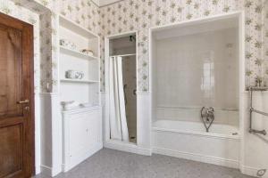 Kúpeľňa v ubytovaní Villa privata con piscina firenze chianti