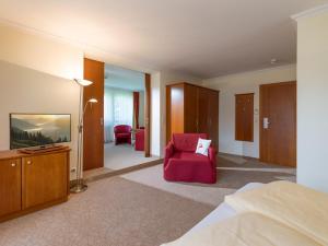 A television and/or entertainment centre at Hotel Glockenstuhl