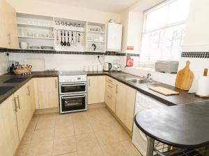Fotografie z fotogalerie ubytování Llys Madoc, Basement Apartment v destinaci Penmaen-mawr + 23 fotografií