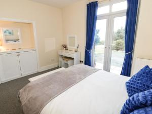 Fotografie z fotogalerie ubytování Llys Madoc, Basement Apartment v destinaci Penmaen-mawr