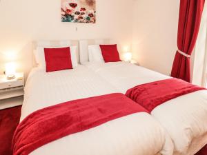 Fotografie z fotogalerie ubytování Llys Madoc, Basement Apartment v destinaci Penmaen-mawr