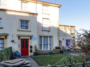 Fotografie z fotogalerie ubytování Llys Madoc, Basement Apartment v destinaci Penmaen-mawr