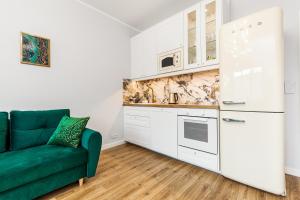Kuchyňa alebo kuchynka v ubytovaní Apartamenty Świętojańskie Gdynia