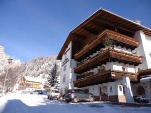 Nespecifikovaný výhled na hory nebo výhled na hory při pohledu z hotelu