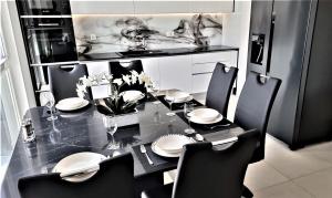 Posezení v ubytování BARTOL LUXURY APARTMENTS KRK Croatia, with own HOT TUB - WHIRLPOOL