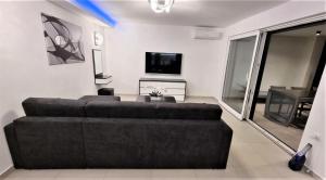 TV a/nebo společenská místnost v ubytování BARTOL LUXURY APARTMENTS KRK Croatia, with own HOT TUB - WHIRLPOOL