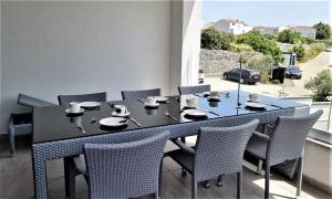 Posezení v ubytování BARTOL LUXURY APARTMENTS KRK Croatia, with own HOT TUB - WHIRLPOOL