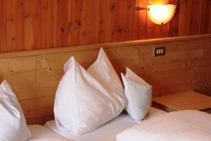 Postel nebo postele na pokoji v ubytování Albergo Alisander