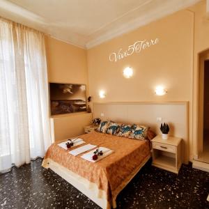 a bedroom with a bed and a sign on the wall at Vivi 5 terre in La Spezia