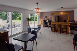 Χώρος καθιστικού στο VILLA DES CHENES-Adult only