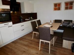 Eldhús eða eldhúskrókur á Ferienwohnung Unsere Mühle