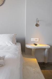 Łóżko lub łóżka w pokoju w obiekcie Demilmar Luxury Suites