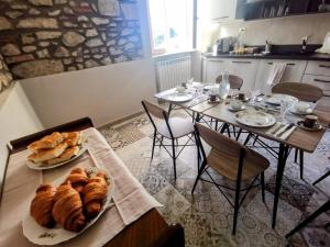 a kitchen with a table with croissants and bread at La Luna dei Medici in Fivizzano