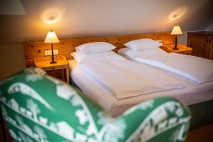 Giường trong phòng chung tại Der Knappenhof - Hotel & Restaurant