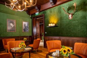 Khu vực ghế ngồi tại Der Knappenhof - Hotel & Restaurant
