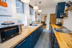 Kuchyň nebo kuchyňský kout v ubytování Best Stays York - Bishy Road Abode