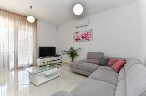 Μια τηλεόραση ή/και κέντρο ψυχαγωγίας στο Villa Divsici 2105