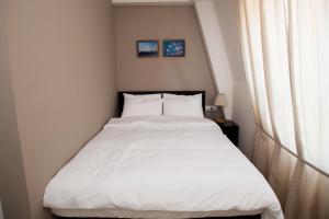 A bed or beds in a room at Piazza Four Colours