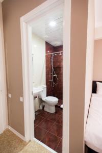 A bathroom at Piazza Four Colours