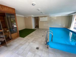 Bazén v ubytovaní Kohl Wellness Apartman alebo v jeho blízkosti