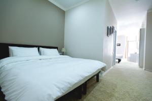 A bed or beds in a room at Piazza Four Colours