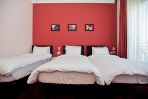 A bed or beds in a room at Piazza Four Colours