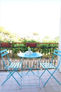 a blue table and two chairs on a balcony at Vesuvius' Lovely Inn in Ercolano