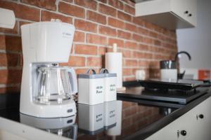 a kitchen counter with a blender on a counter top at Pokoje Gościnne UAnny in Nowy Targ