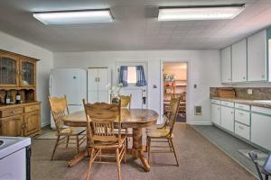 Ảnh trong thư viện ảnh của Rustic Hamilton Farmhouse Stunning Mtn Views ở Hamilton