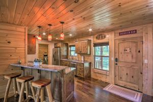 Φωτογραφία από το άλμπουμ του RuKaRaSa Cabin with Yard and Dock at Grand Lake σε Eucha +24 φωτογραφίες